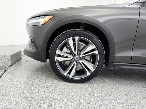 Certified 2025 Volvo V60 B5 Cross Country Plus image 21