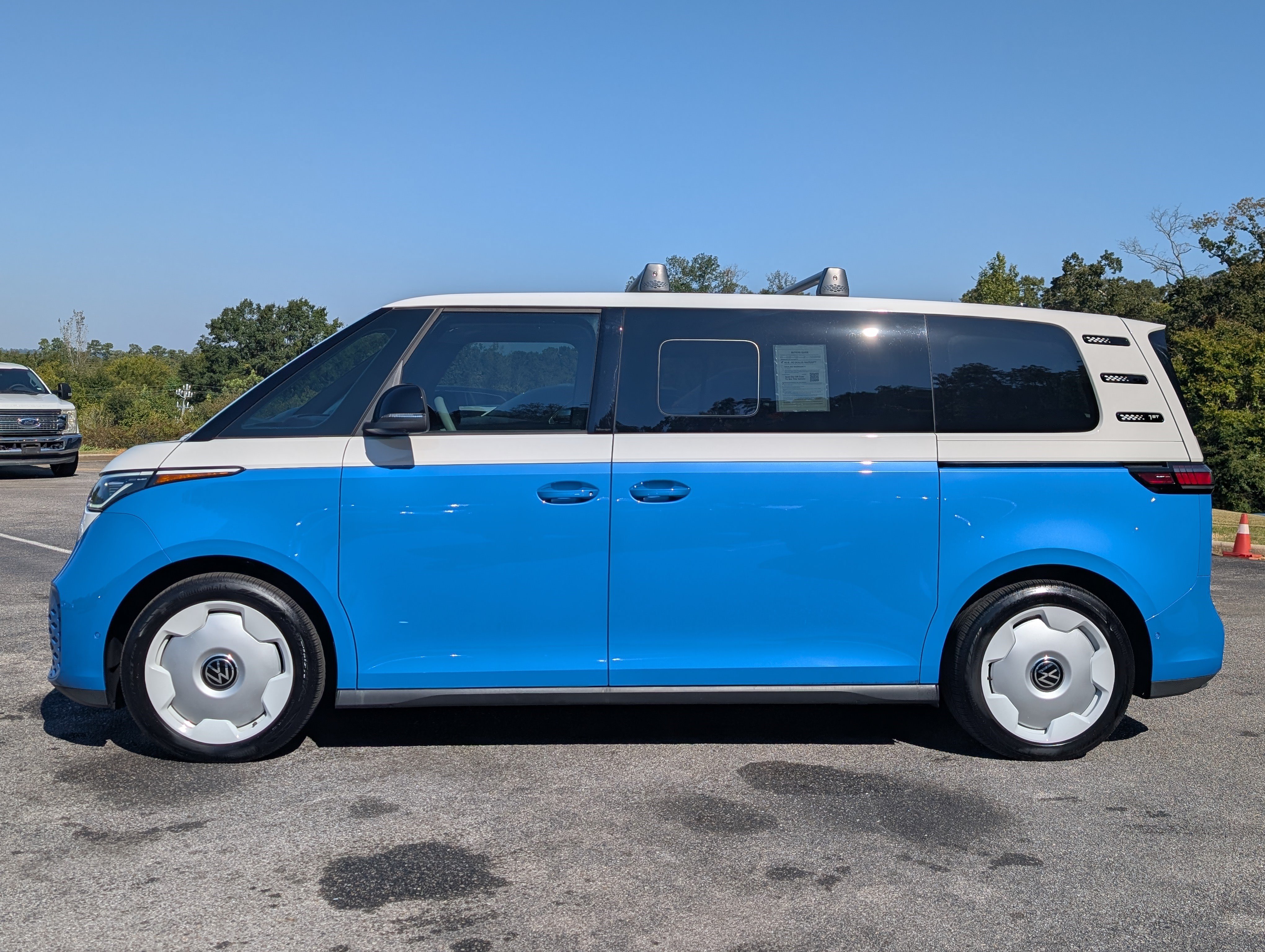 Used 2025 Volkswagen ID. Buzz 1st Edition RWD image 6