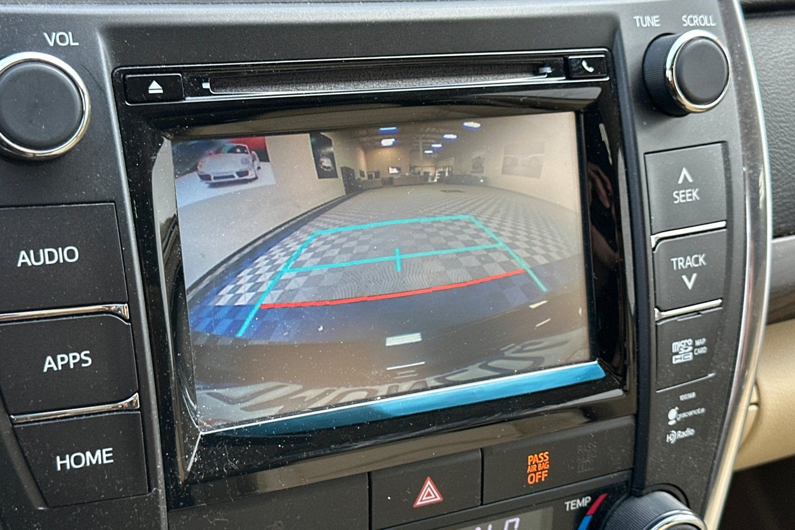Used 2015 Toyota Camry XLE FWD image 26