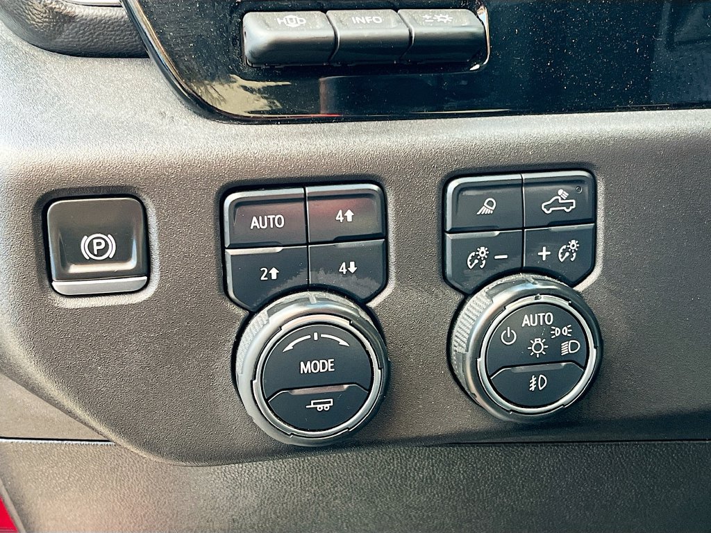 Used 2025 Chevrolet Silverado 1500 LTZ AWD/4WD image 10