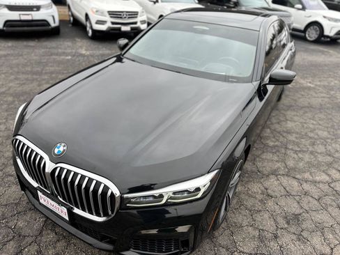 Used 2020 BMW 740i w/ M Sport Package RWD image 9