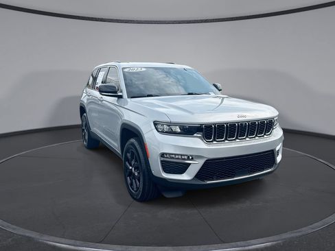 Used 2023 Jeep Grand Cherokee Limited w/ Luxury Tech Group II RWD image 12