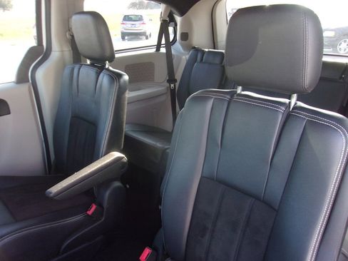 Used 2019 Dodge Grand Caravan SXT FWD image 19