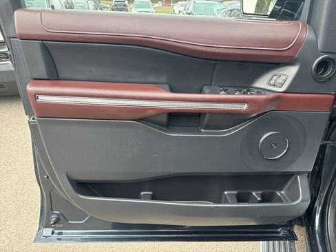 Used 2023 Ford Expedition Limited image 23