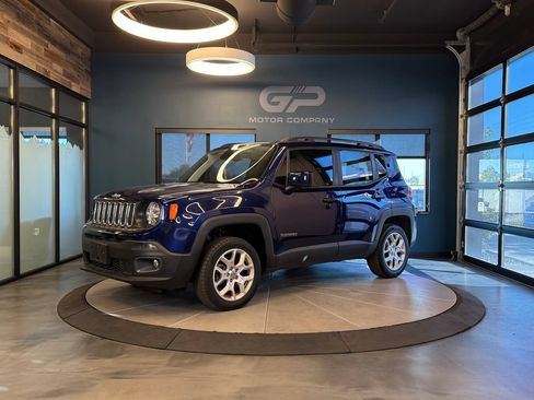 Used 2018 Jeep Renegade Latitude AWD/4WD image 7