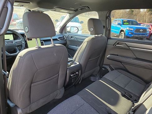 Used 2025 GMC Acadia Elevation image 13