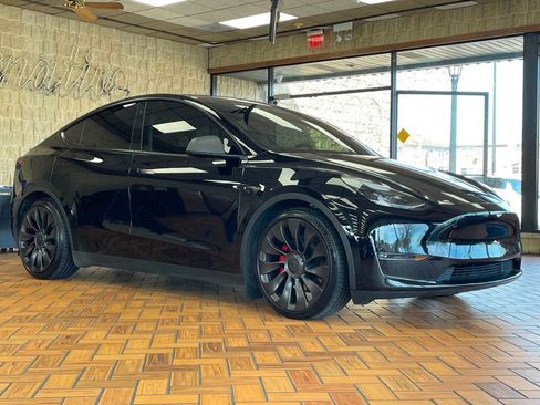 Used 2022 Tesla Model Y Performance image 9