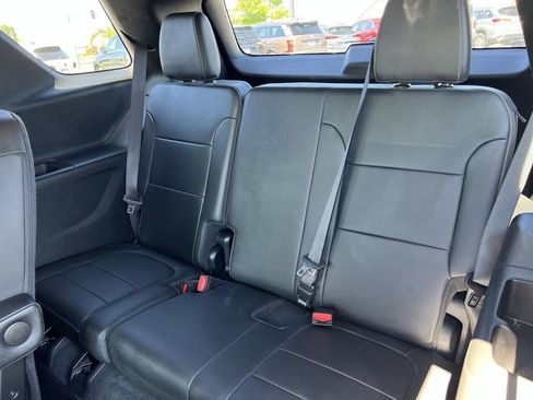 Used 2023 Chevrolet Traverse LT AWD/4WD image 24