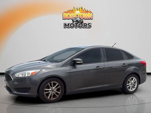 Used 2016 Ford Focus SE FWD image 2