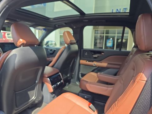 Used 2025 Lincoln Aviator Reserve w/ Jet Appearance Package AWD/4WD image 18