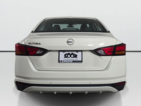 Used 2025 Nissan Altima 2.5 SV FWD image 4