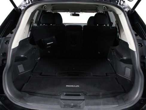 Used 2018 Nissan Rogue SV image 16