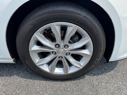 Used 2019 Chevrolet Malibu LT FWD image 9