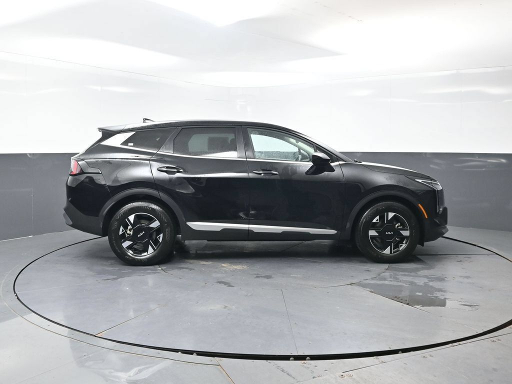 Used 2026 Kia Sportage LX FWD image 3