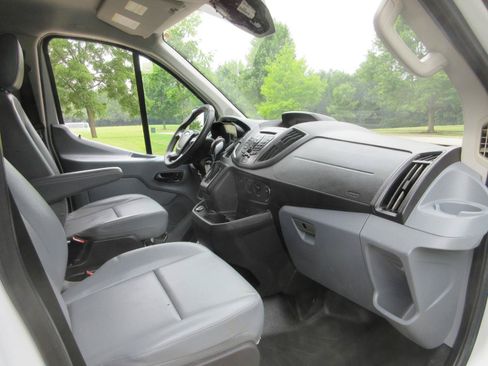 Used 2018 Ford Transit 250 130 Low Roof RWD image 40