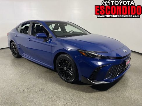 Used 2025 Toyota Camry SE FWD image 1