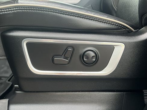 Used 2023 RAM 1500 Laramie AWD/4WD image 15