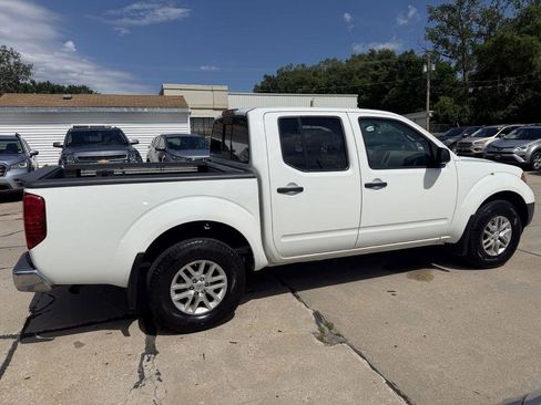 Used 2017 Nissan Frontier SV w/ SV Value Truck Package AWD/4WD image 7