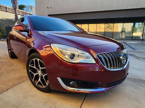 Used 2017 Buick Regal Sport Touring FWD image 3