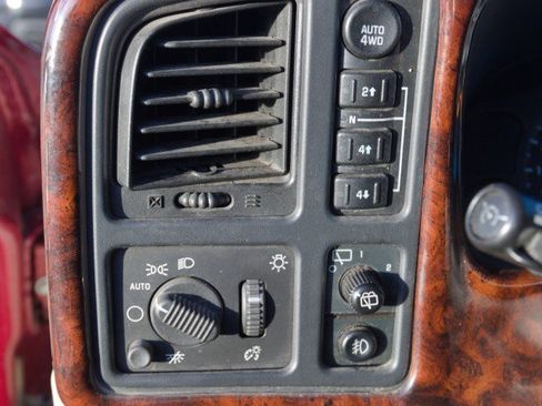 Used 2004 Chevrolet Tahoe LS w/ Preferred Equipment Group image 18