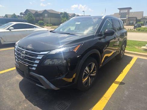 Used 2026 Nissan Rogue SL AWD/4WD image 3