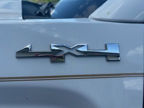 Used 2019 GMC Sierra 2500 SLT w/ Duramax Plus Package AWD/4WD image 8