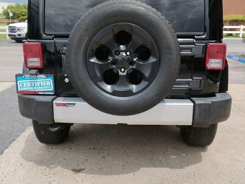 Used 2015 Jeep Wrangler Unlimited Sahara w/ Connectivity Group AWD/4WD image 3