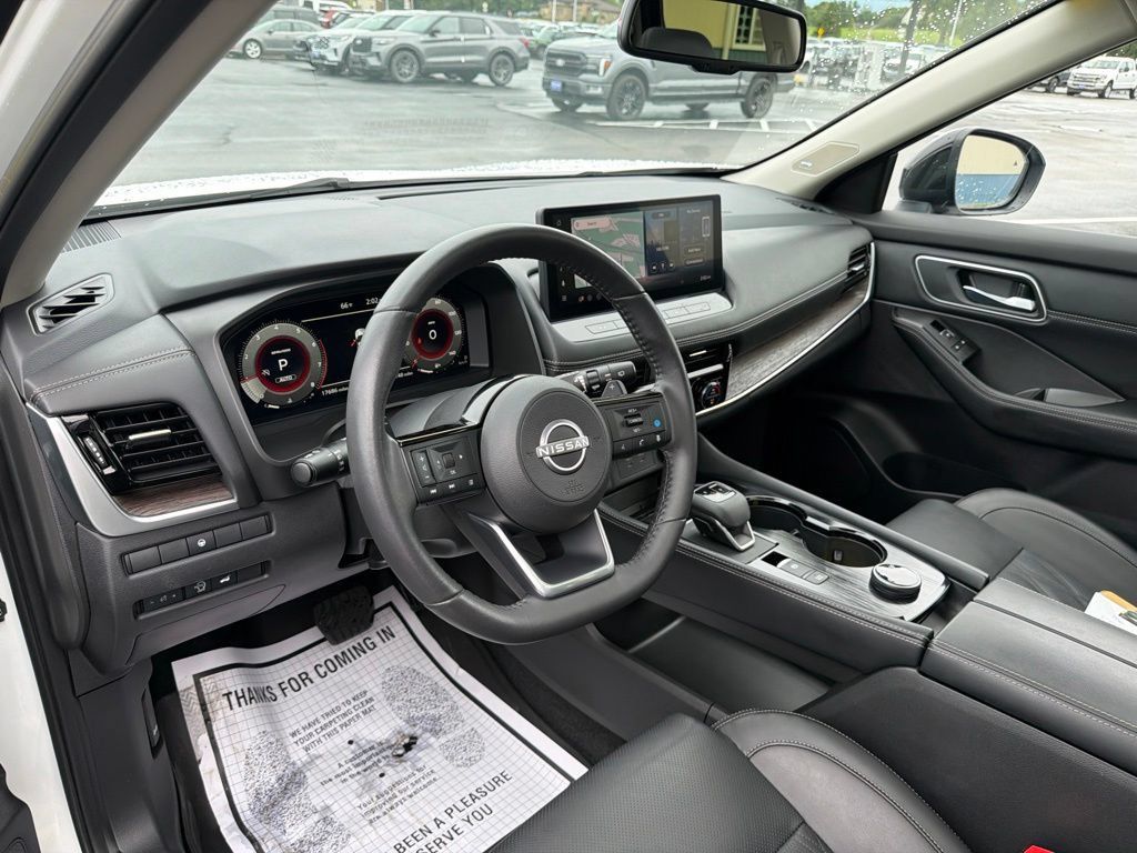 Used 2024 Nissan Rogue Platinum AWD/4WD image 10