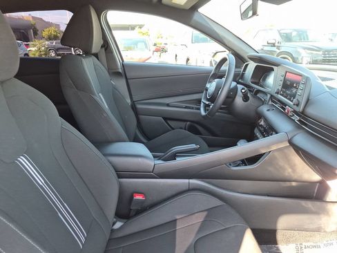 Used 2025 Hyundai Elantra Sport FWD image 30