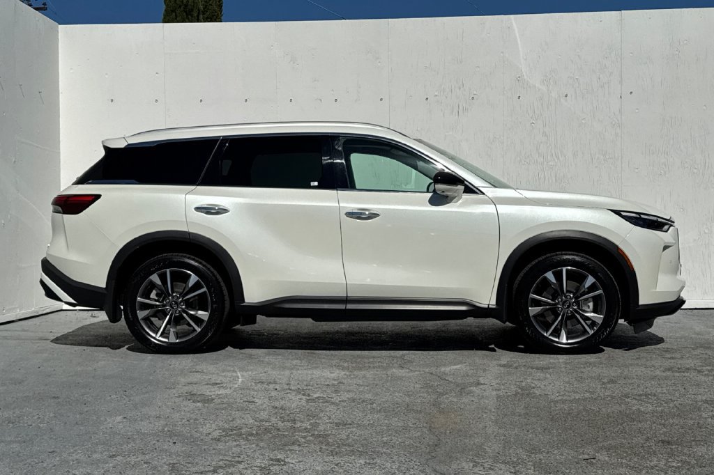 Certified 2023 INFINITI QX60 Luxe w/ Cargo Package AWD/4WD image 2