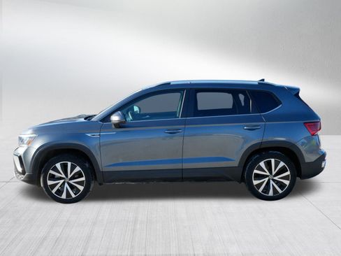 Certified 2022 Volkswagen Taos SE w/ Panoramic Sunroof Package image 4