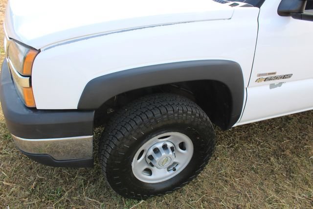 Used 2006 Chevrolet Silverado 2500 W/T w/ Heavy-Duty Power Package AWD/4WD image 10