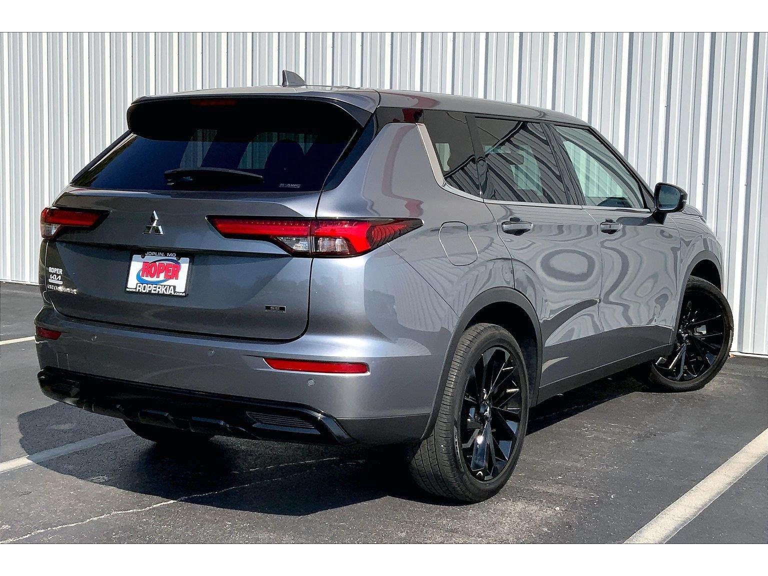 Used 2023 Mitsubishi Outlander SE Black Edition AWD/4WD image 11