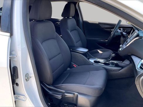 Used 2018 Chevrolet Malibu LT FWD image 9