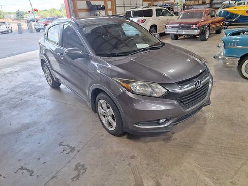Used 2016 Honda HR-V EX image 10