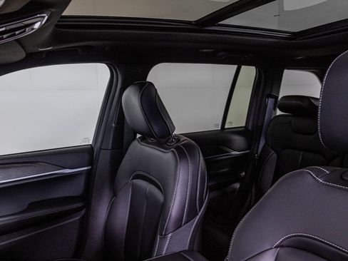 New 2025 Jeep Grand Cherokee Limited image 26