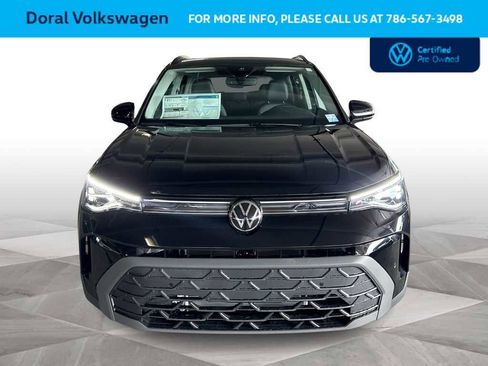 Used 2025 Volkswagen Taos SE FWD image 3
