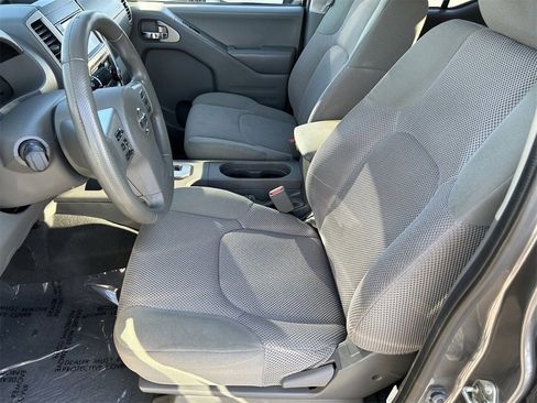 Certified 2020 Nissan Frontier SV w/ Midnight Edition Floor Mats image 27