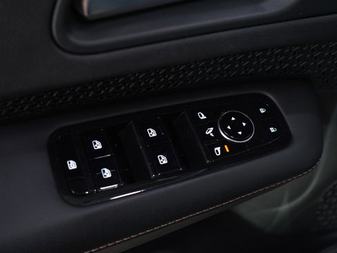 Used 2024 Nissan Ariya EVOLVE+ e-4ORCE image 23