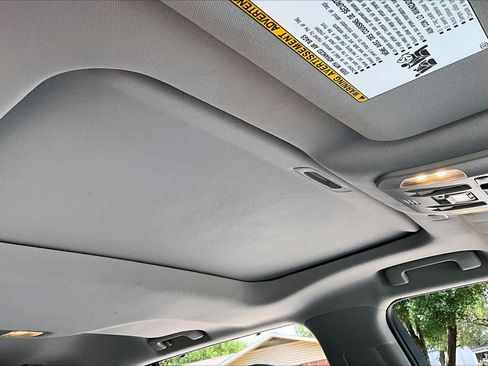 Used 2020 Toyota Highlander XLE FWD image 28