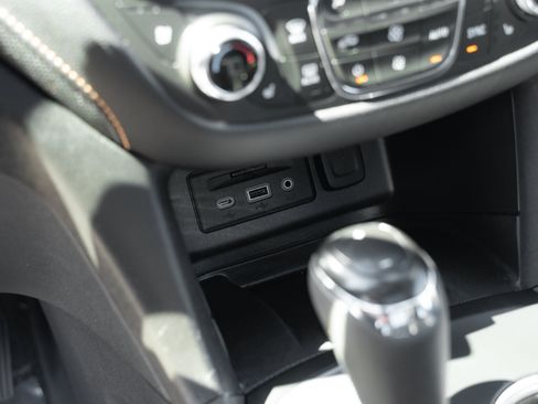 Used 2020 Chevrolet Equinox Premier FWD image 13