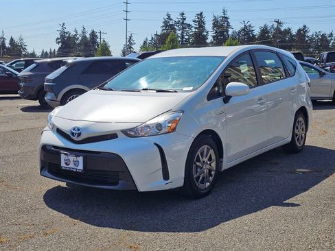 Used 2015 Toyota Prius V Two FWD image 3