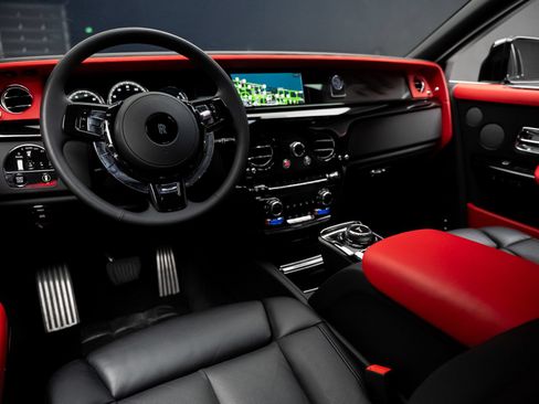 Used 2023 Rolls-Royce Phantom Sedan w/ The Phantom Package RWD image 3