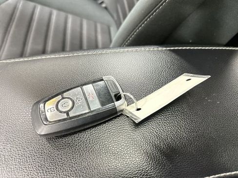 Used 2020 Ford Fusion SE FWD image 34