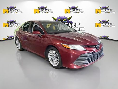 Used 2018 Toyota Camry FWD image 3