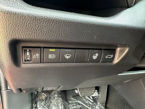 Used 2021 Toyota RAV4 XLE Premium image 21