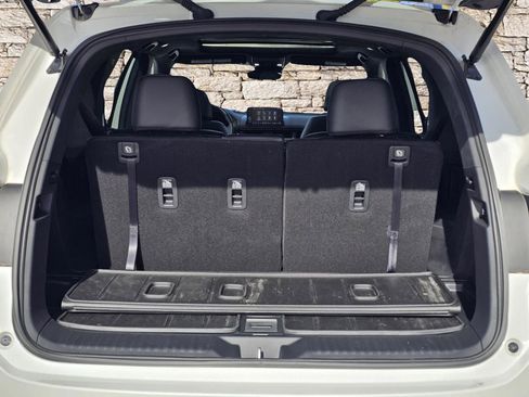 Used 2025 Honda Pilot TrailSport image 8