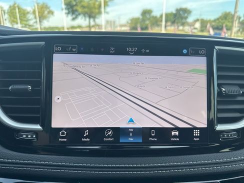 New 2026 Chrysler Pacifica Select image 70