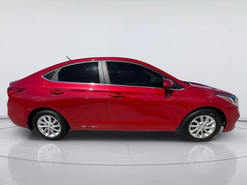 Used 2022 Hyundai Accent SEL FWD image 2