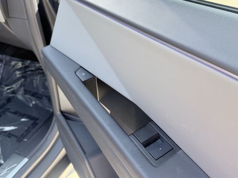 Used 2025 Tesla Cybertruck AWD Crew Cab image 44